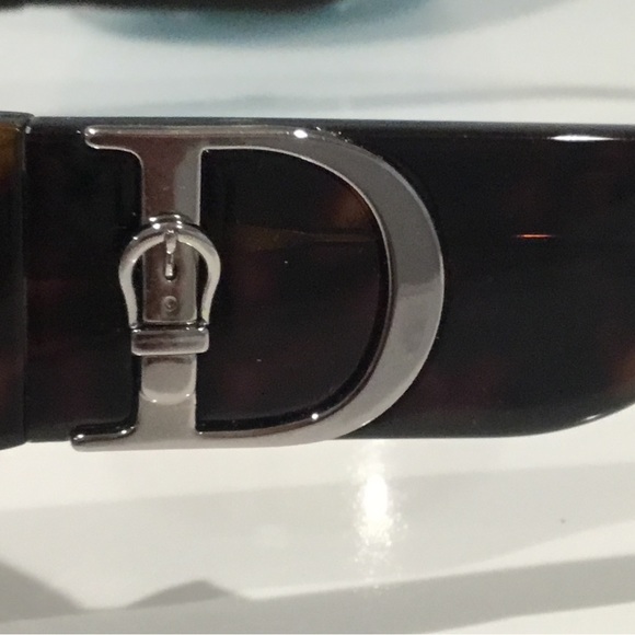 DIOR TORTOISE SUNGLASSES W/ CLASSIC D BUCKLE ON SIDE. WITH CASE. - Picture 10 of 13